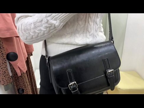❤️ Фитинг бөлмөсүндө жаш канчык FeralBerryди дилдо менен коомдук мастурбациялоо ️ Порно видео боюнча порно ky.porno-filmy.ru ❤